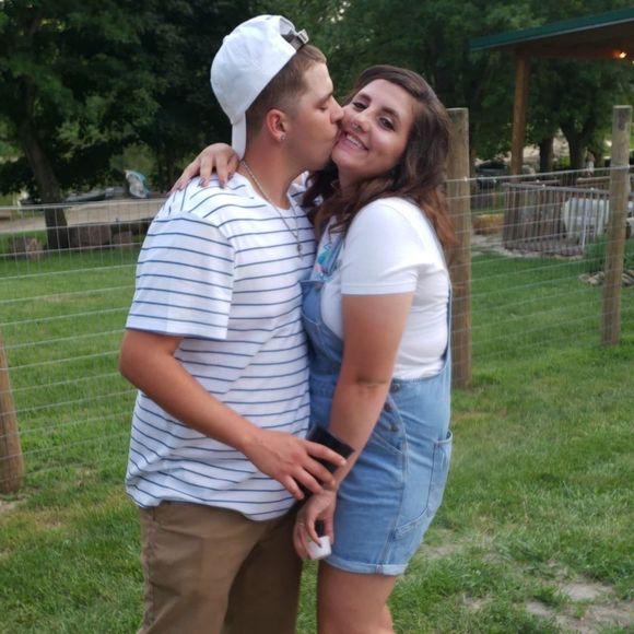 Meet your Posher, Laura - Picture 1 of 1